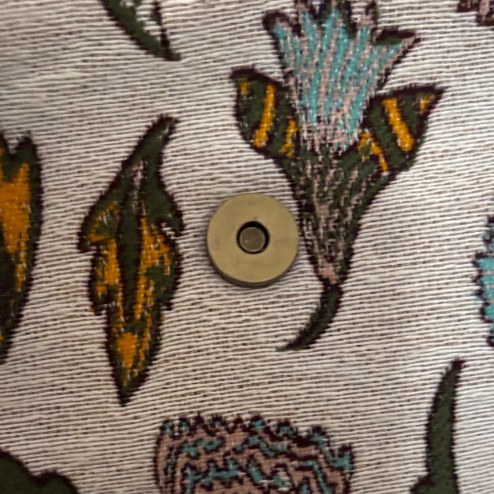 Floral Cream Universal Thread fabric purse - Picture 7 of 9